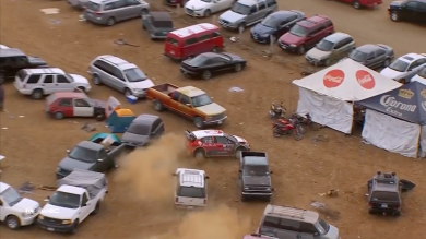 Rally: Meeke finisce nel parcheggio ma vince | video