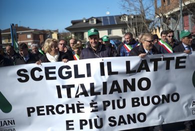 Etichette del latte: come si leggono per non farsi ingannare