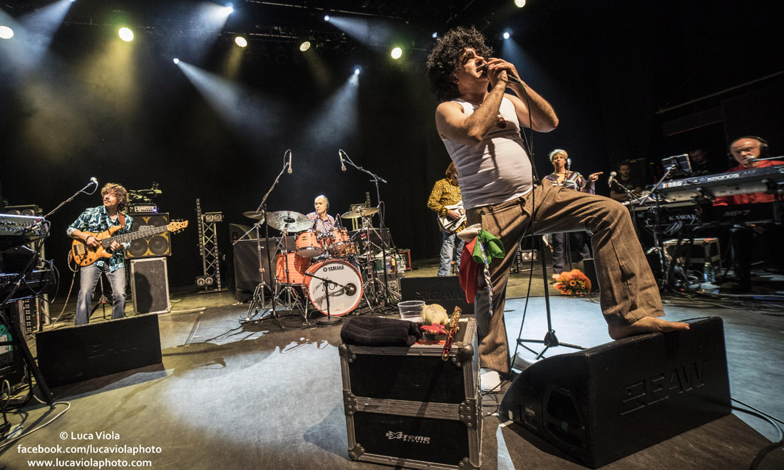 Elio e le Storie Tese, il concerto di Londra dei cantautori emigranti – La recensione