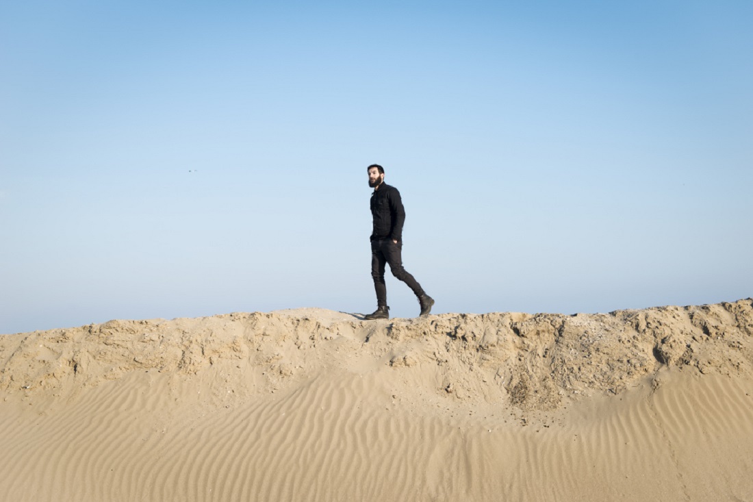 Le Luci Della Centrale Elettrica: dalla Provincia alla Terra (e ritorno) Le Luci Della Centrale Elettrica: dalla Provincia alla Terra (e ritorno)