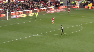 La “papera” del portiere del Brighton | video