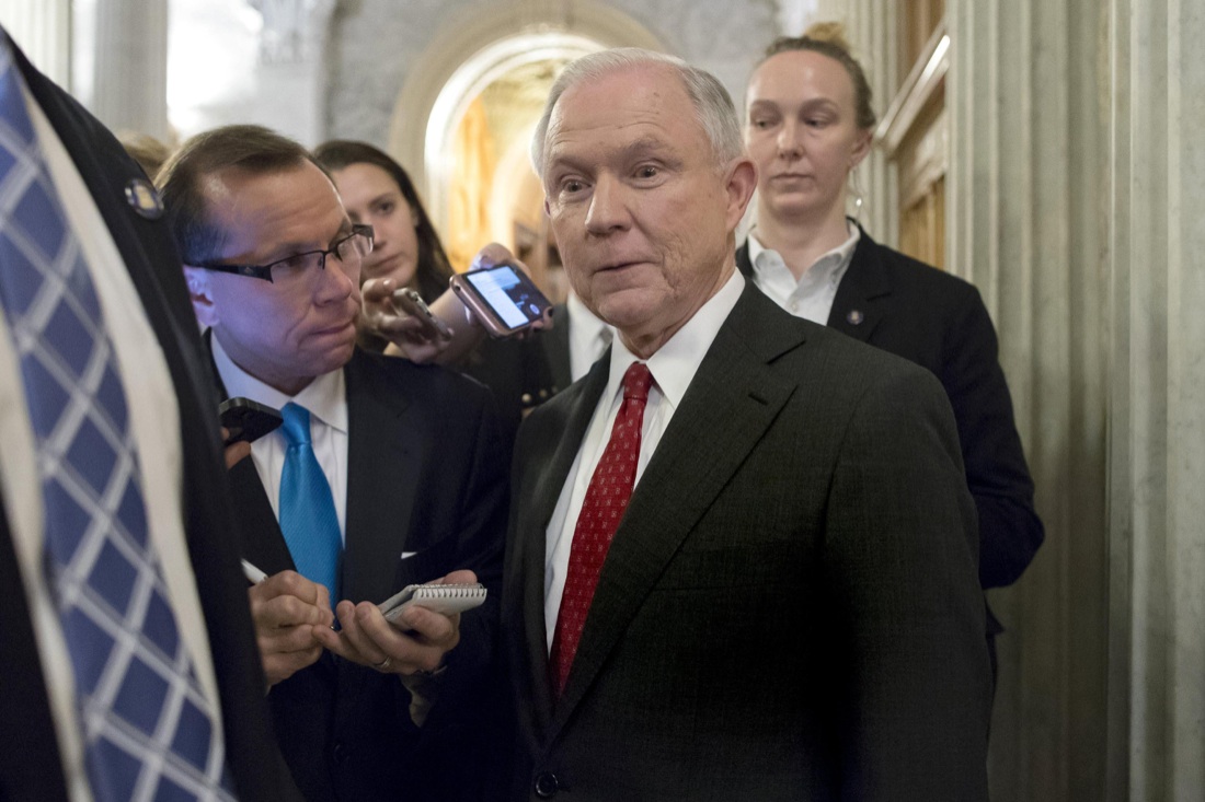 Trump e la Russia, Sessions sempre più nei guai