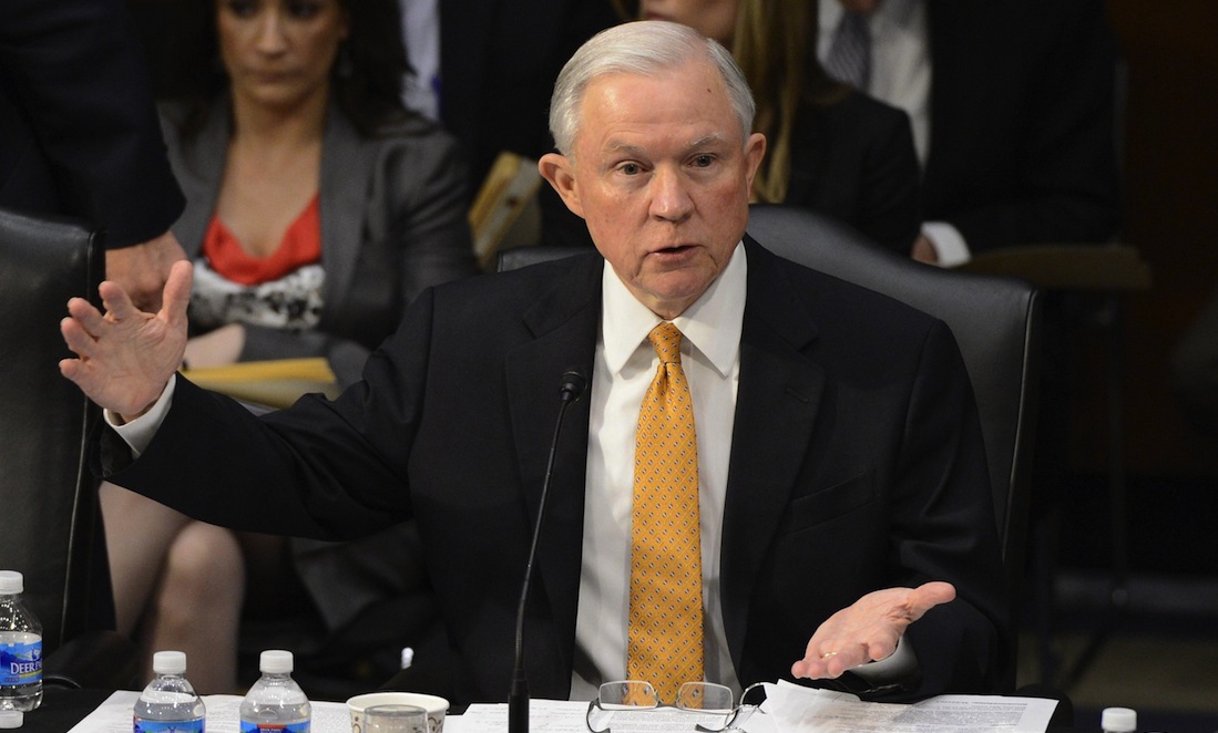 Trump e la Russia, Sessions sempre più nei guai