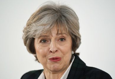 Brexit: i Lord frenano la May