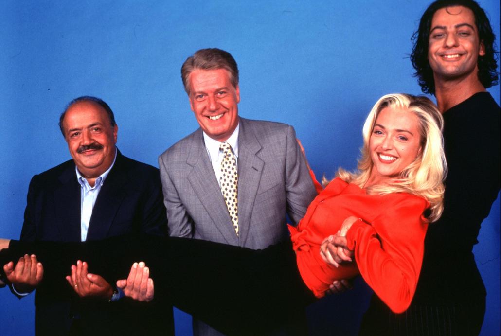 Paola Barale: i 50 anni della conduttrice, tra tv e grandi amori