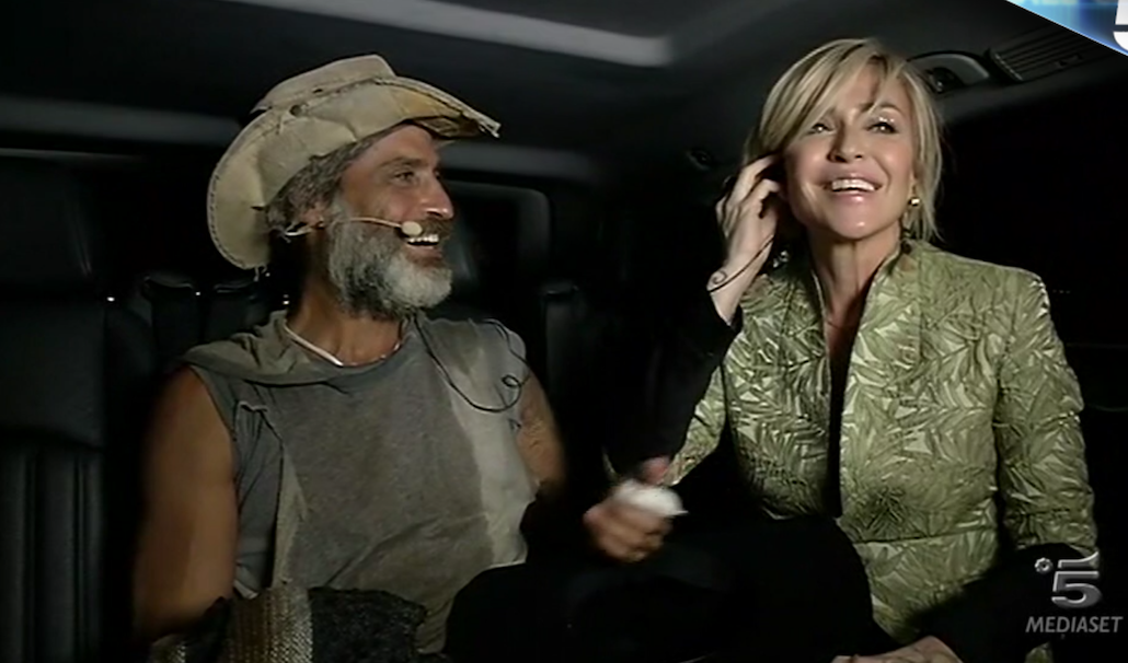 Paola Barale: i 50 anni della conduttrice, tra tv e grandi amori