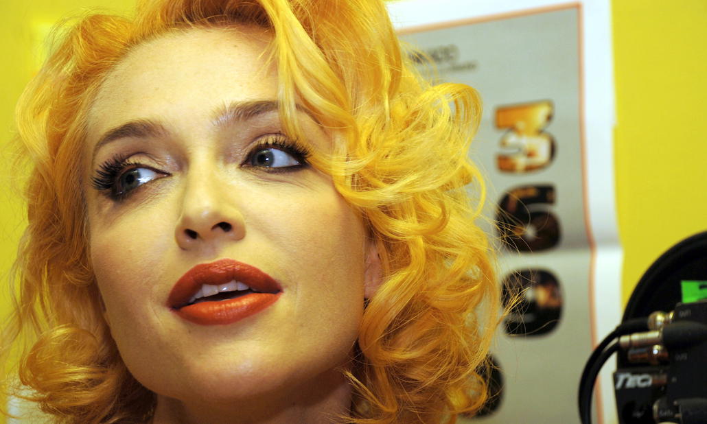 Paola Barale: i 50 anni della conduttrice, tra tv e grandi amori