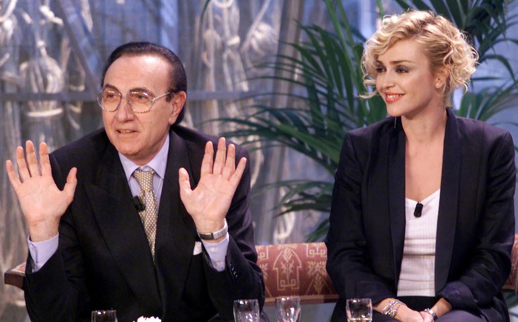 Paola Barale: i 50 anni della conduttrice, tra tv e grandi amori