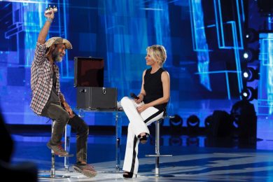 Amici 2017: Emma Marrone torna a fare la coach, Raz Degan quinto giudice