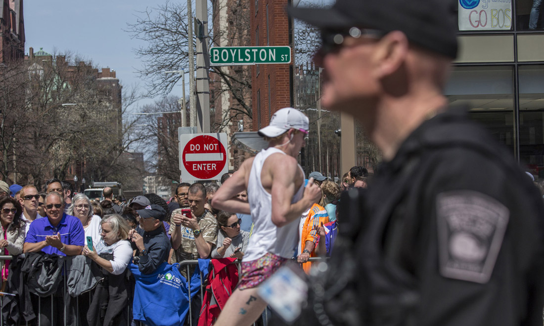 Boston – Caccia all’uomo: J.K. Simmons è il poliziotto eroe Jeff Pugliese – Video