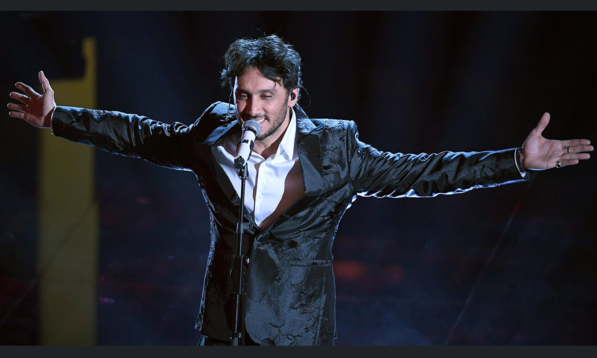 Fabrizio Moro: il tour di “Pace” è amore struggente Fabrizio Moro: il tour di “Pace” è amore struggente
