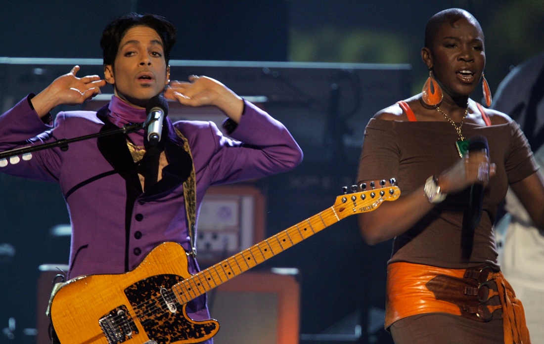 Prince, un anno senza: le 10 canzoni cult del genio di Minneapolis