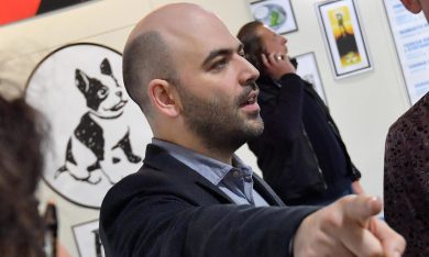 Roberto Saviano al lavoro per la serie tv sulla vita di Gheddafi