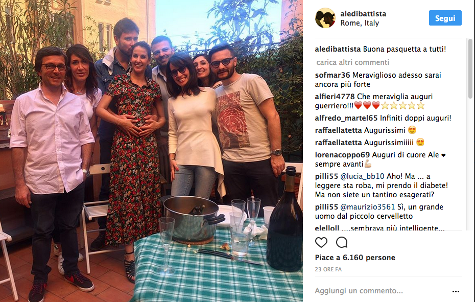 Alessandro Di Battista sui social non solo per politica Alessandro Di Battista sui social non solo per politica