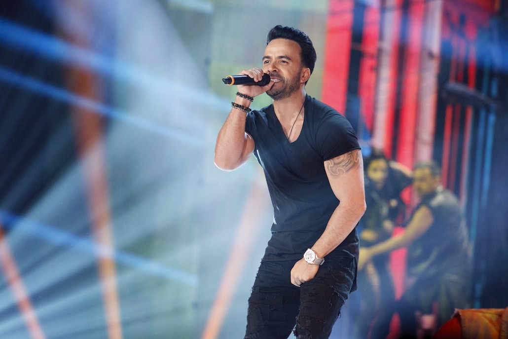 Amici 2017: torna Roberto Saviano, ospiti Il Volo, Emma Marrone e James Blunt Amici 2017: torna Roberto Saviano, ospiti Il Volo, Emma Marrone e James Blunt