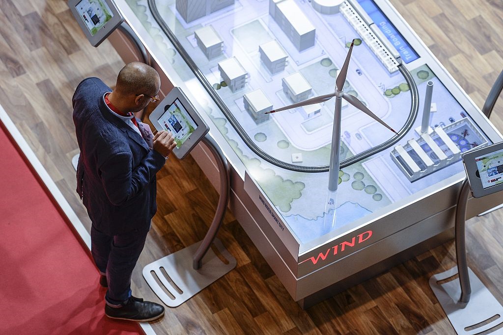 Industry 4.0: the Italian Smart model Industry 4.0: the Italian Smart model