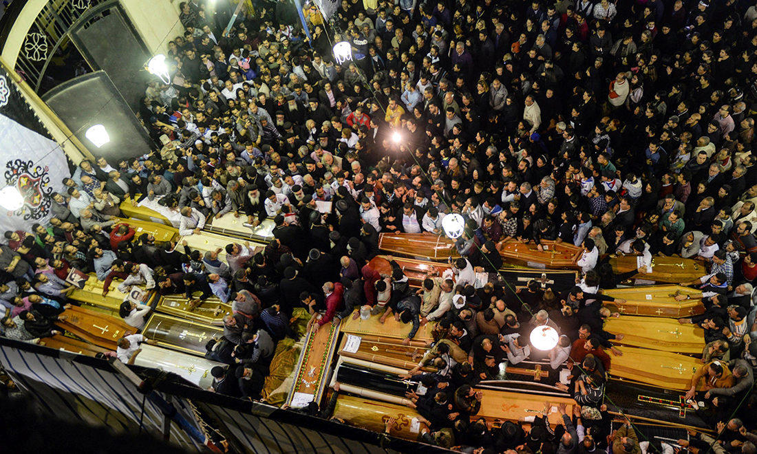 Galleria foto 'Attentati in Egitto: i funerali delle vittime a Tanta e Alessandria – Foto' - foto 12