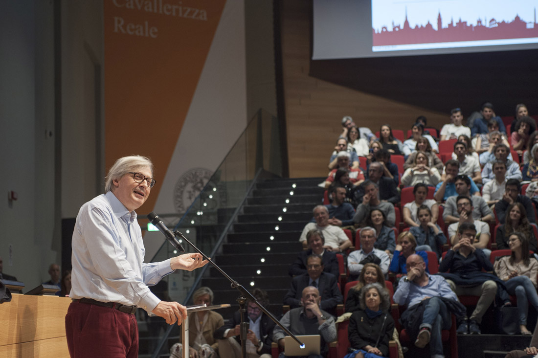 Vittorio Sgarbi e l’essenza di Torino: arte e architettura – FOTO – VIDEO Vittorio Sgarbi e l’essenza di Torino: arte e architettura – FOTO – VIDEO