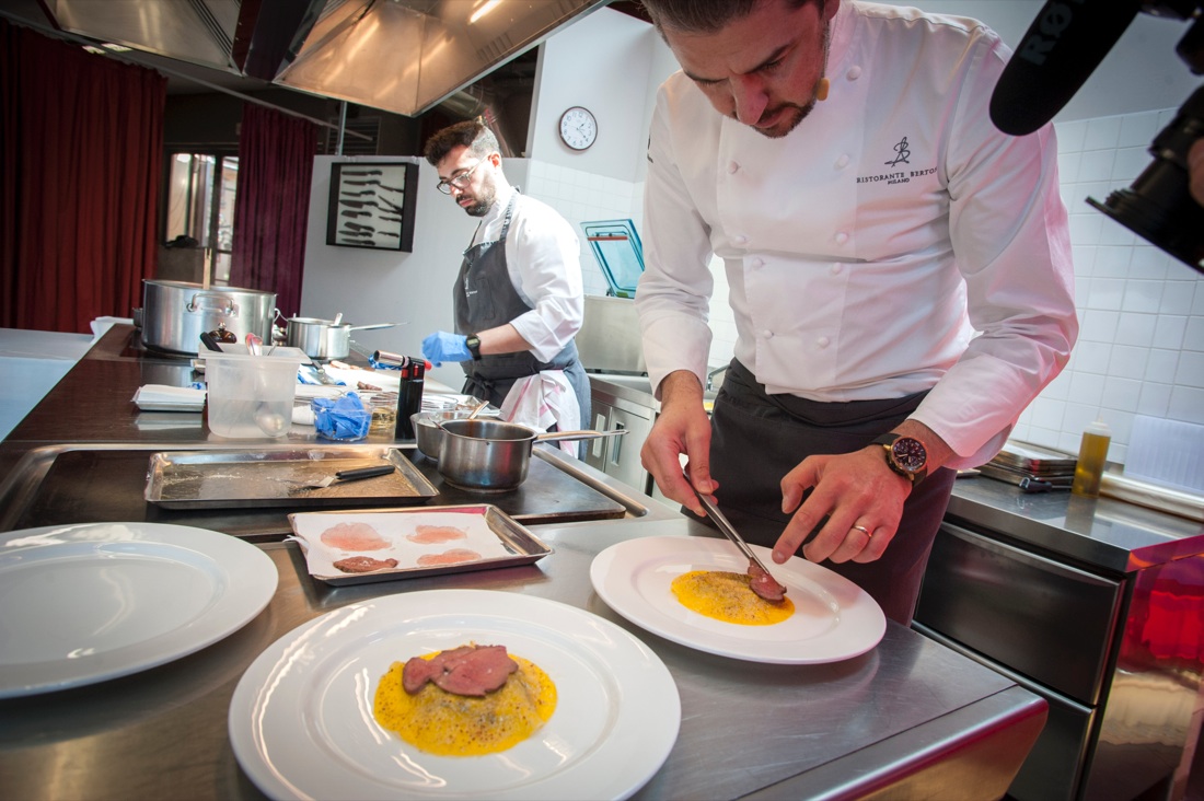 Lasagne al piccione: la ricetta di Andrea Berton – FOTO e VIDEO Lasagne al piccione: la ricetta di Andrea Berton – FOTO e VIDEO