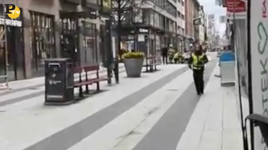 Stoccolma: camion sulla folla in zona pedonale. Morti. Attentato | video