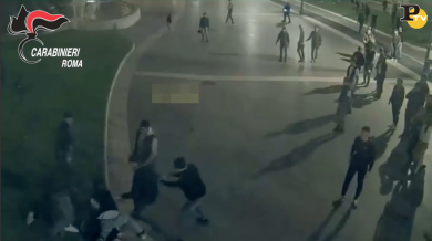 Accoltellato in maxi rissa a Roma: 7 arresti
