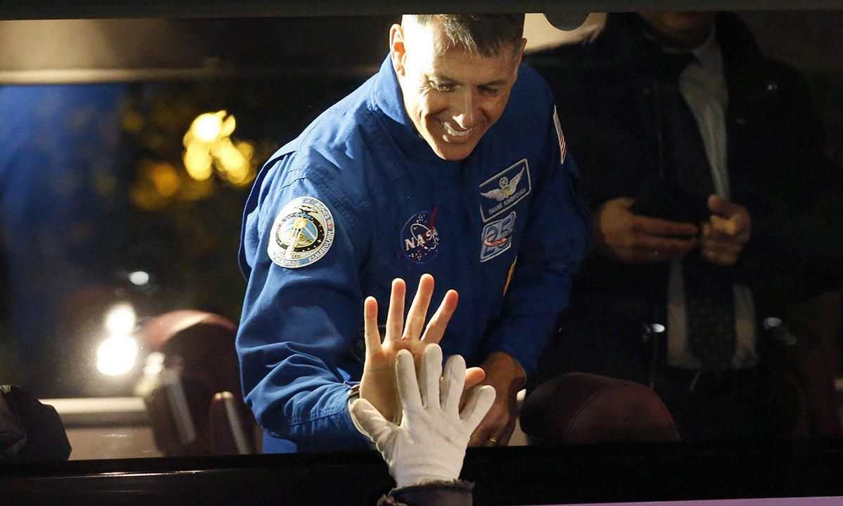 Pagati per stare a letto: 16 mila euro ai volontari di una ricerca spaziale Pagati per stare a letto: 16 mila euro ai volontari di una ricerca spaziale