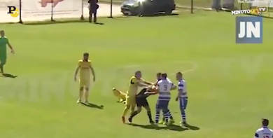 Follia di un calciatore nel campionato portoghese