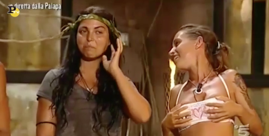 Isola dei Famosi: Malena e le affermazioni porno che fanno infuriare la Marcuzzi