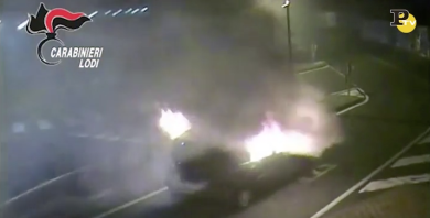 Lodi: derubano la cassiera e incendiamo l’auto