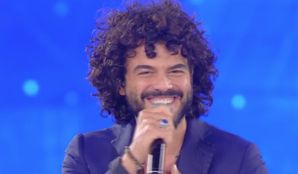 Galleria foto 'Amici 2017, Ambra e Renga si ritrovano in tv tra imbarazzo e ironia' - foto 7