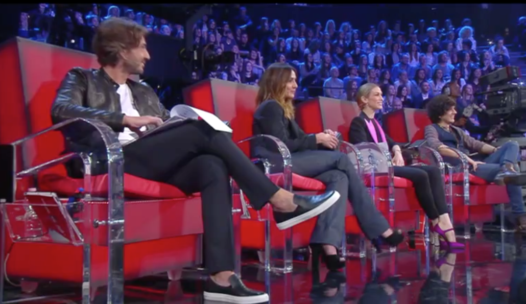 Galleria foto 'Amici 2017, Ambra e Renga si ritrovano in tv tra imbarazzo e ironia' - foto 6