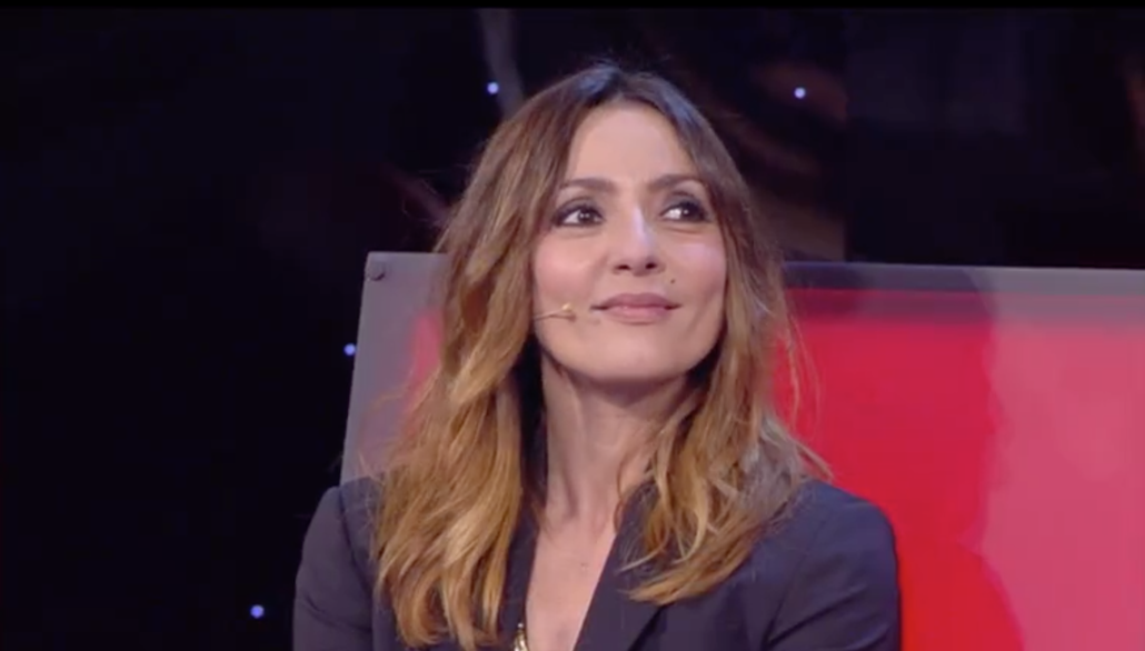 Galleria foto 'Amici 2017, Ambra e Renga si ritrovano in tv tra imbarazzo e ironia' - foto 5