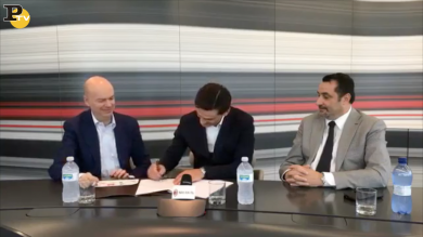 Montella: la firma del rinnovo con il Milan fino al 2019