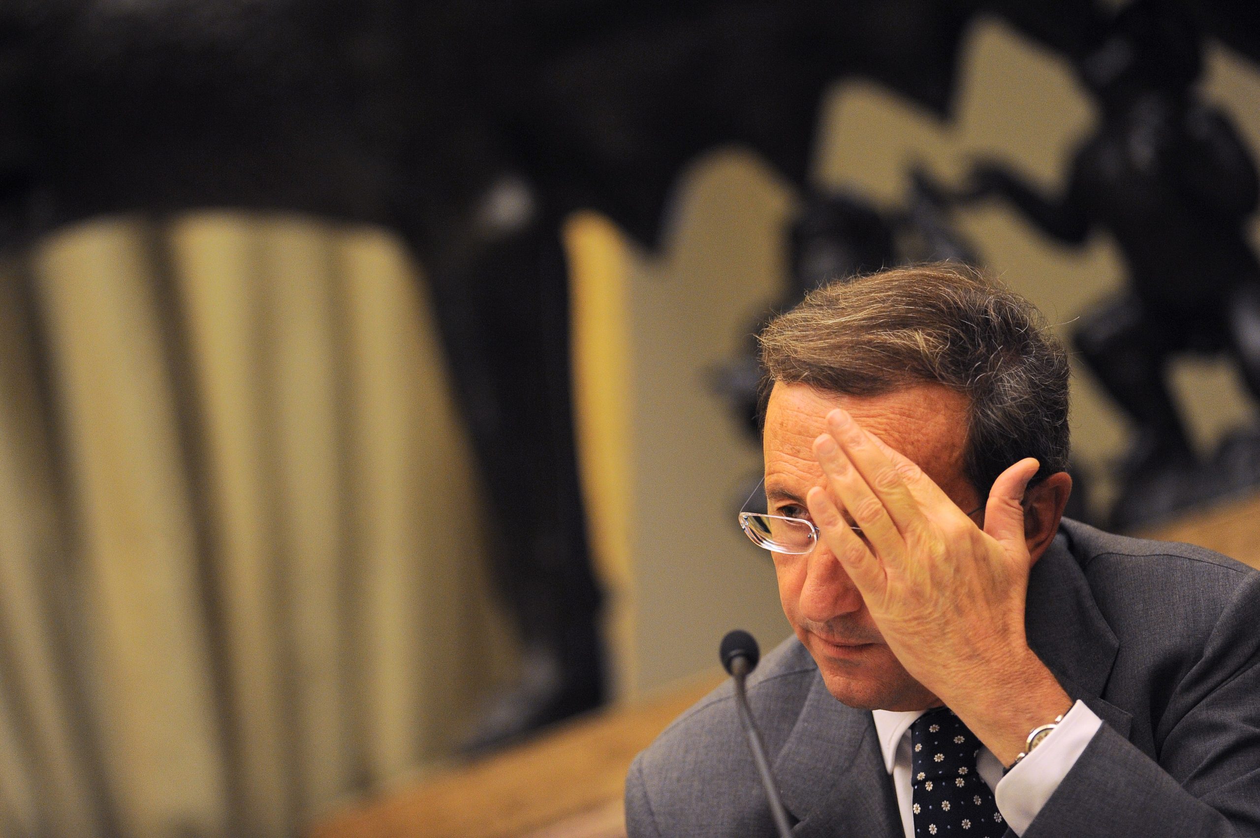 Riciclaggio: sequestrate a Fini due polizze vita da un milione di euro Riciclaggio: sequestrate a Fini due polizze vita da un milione di euro