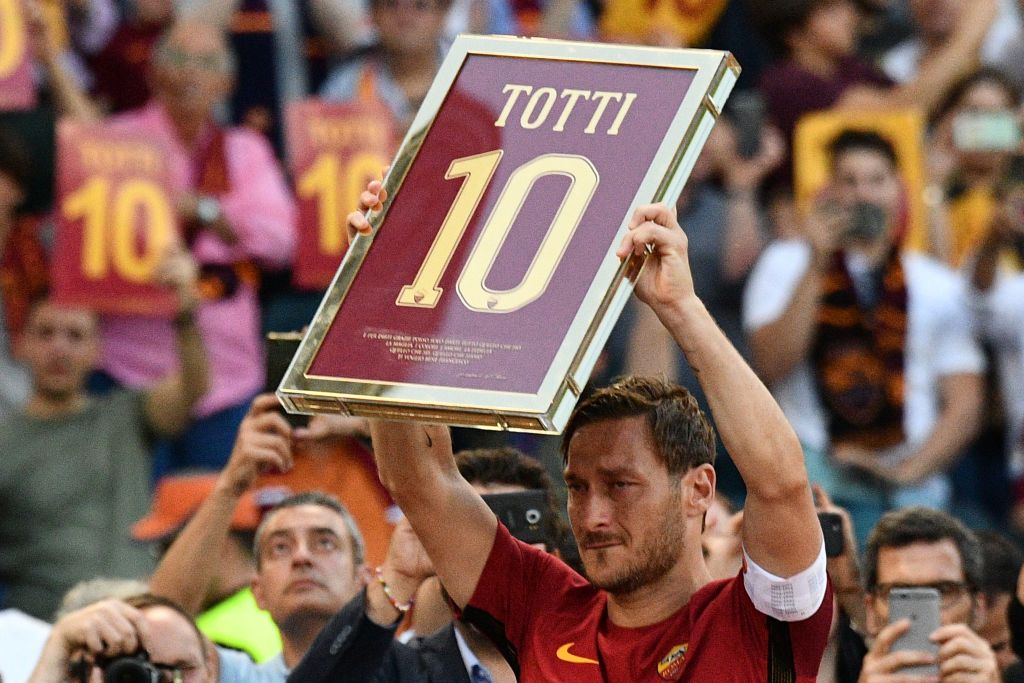 “Adesso è finita, ho paura”. L’addio di Totti, fuoriclasse umano