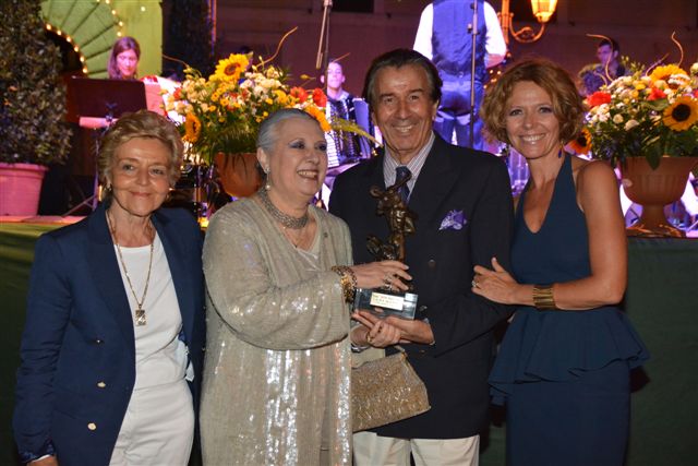 Addio a Laura Biagiotti, la stilista pioniera del “made in Italy” Addio a Laura Biagiotti, la stilista pioniera del “made in Italy”