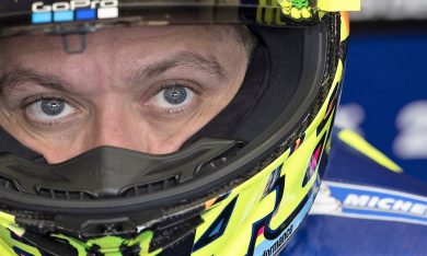 MotoGP: a Le Mans Rossi rischia troppo e cade all’ultimo giro. Vince Viñales