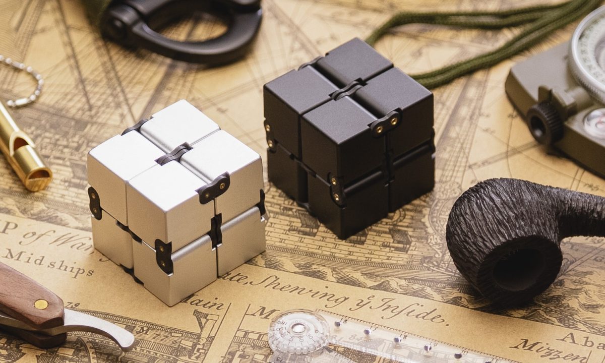 Galleria foto 'Infinity Cube: il fidget spinner ha il suo erede (ed è cubico)' - foto 7