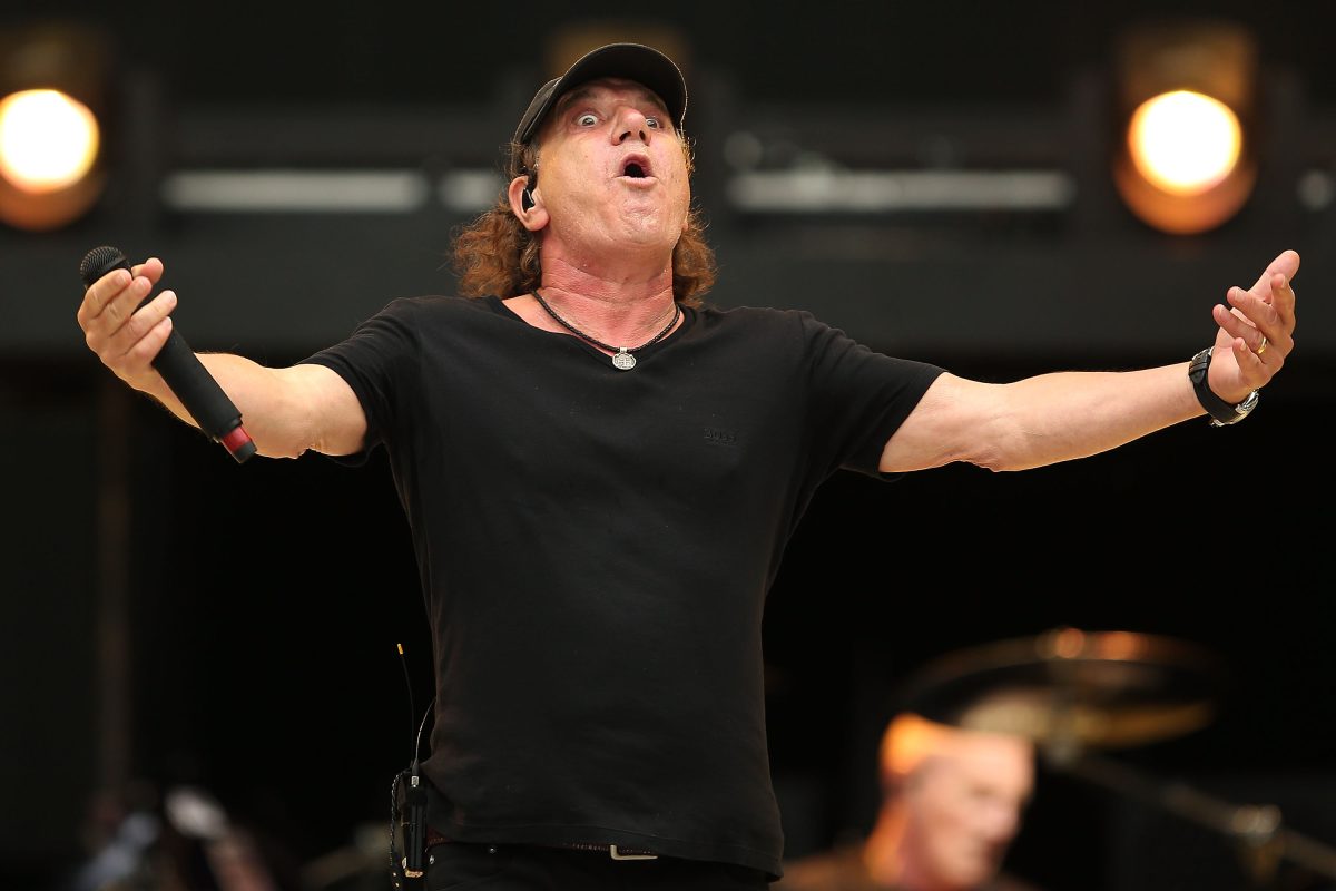 Galleria foto 'Brian Johnson ritrova la voce e duetta con Robert Plant' - foto 2