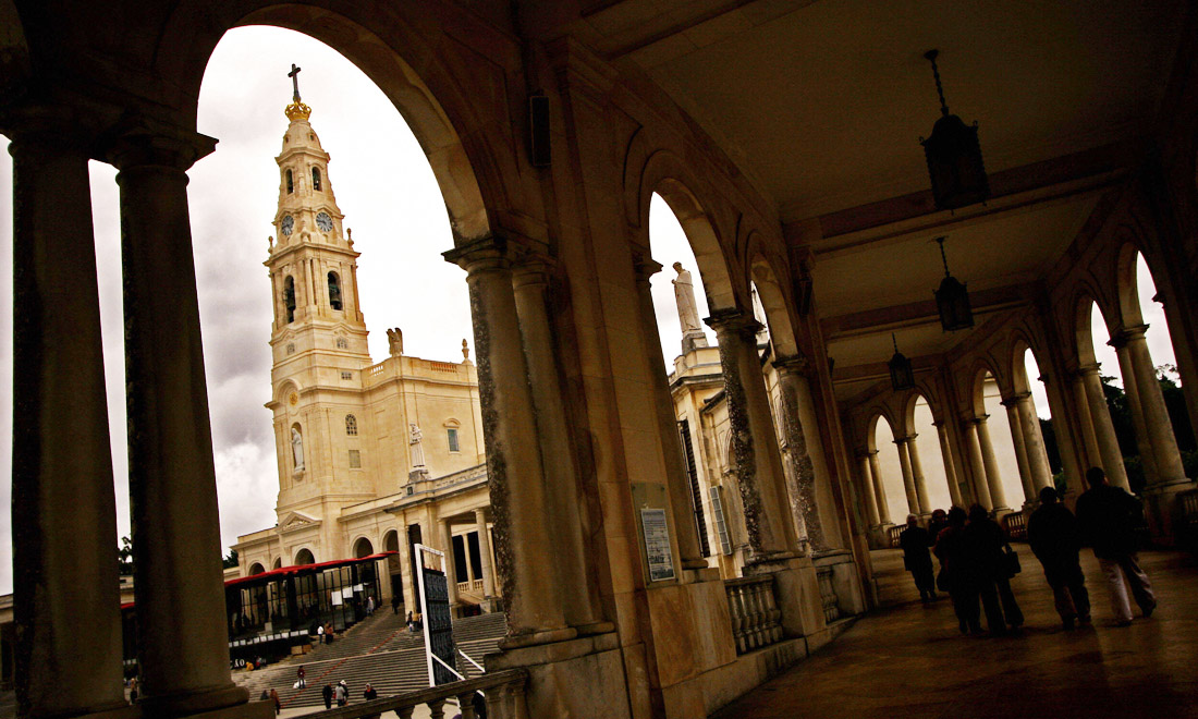 Cento anni fa l’apparizione della Madonna di Fatima: la storia del santuario Cento anni fa l’apparizione della Madonna di Fatima: la storia del santuario