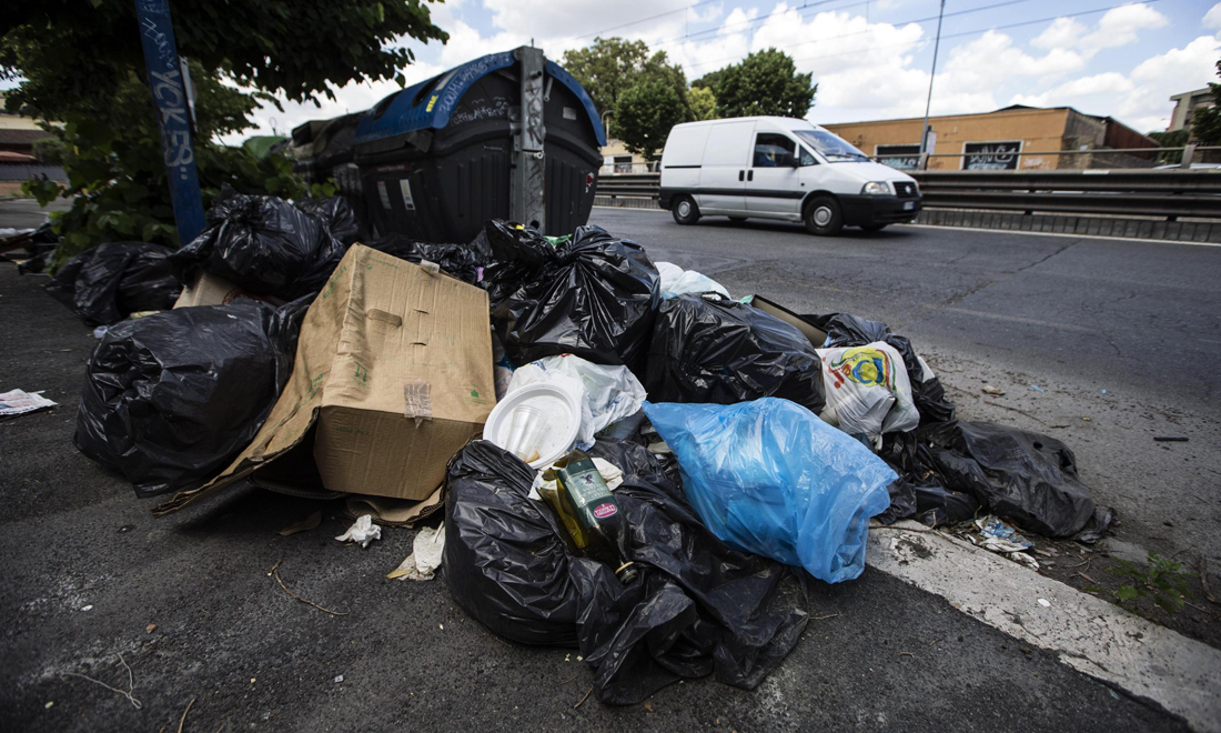Roma, “rifiuti quasi ovunque” scrive il New York Times – Foto Roma, “rifiuti quasi ovunque” scrive il New York Times – Foto