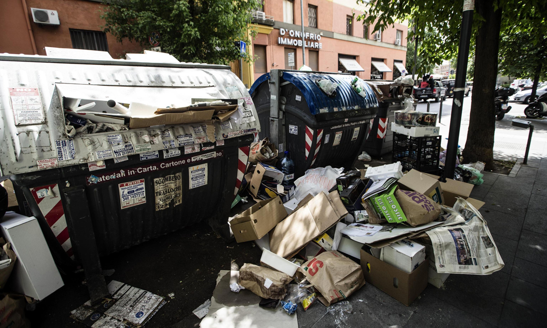 Roma, “rifiuti quasi ovunque” scrive il New York Times – Foto Roma, “rifiuti quasi ovunque” scrive il New York Times – Foto