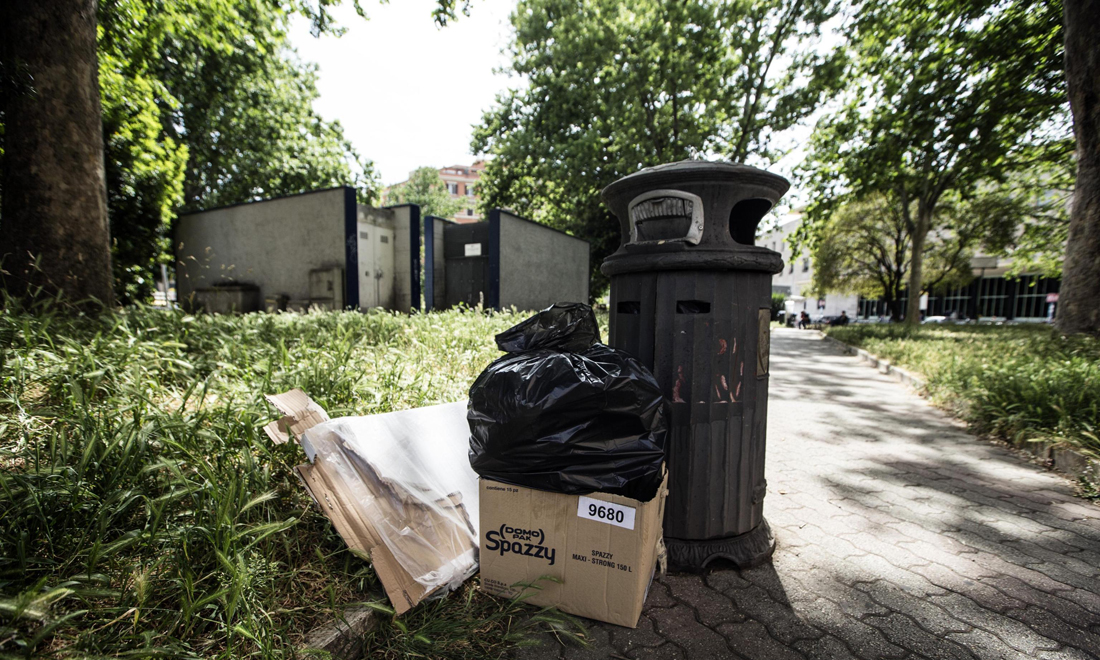 Roma, “rifiuti quasi ovunque” scrive il New York Times – Foto Roma, “rifiuti quasi ovunque” scrive il New York Times – Foto