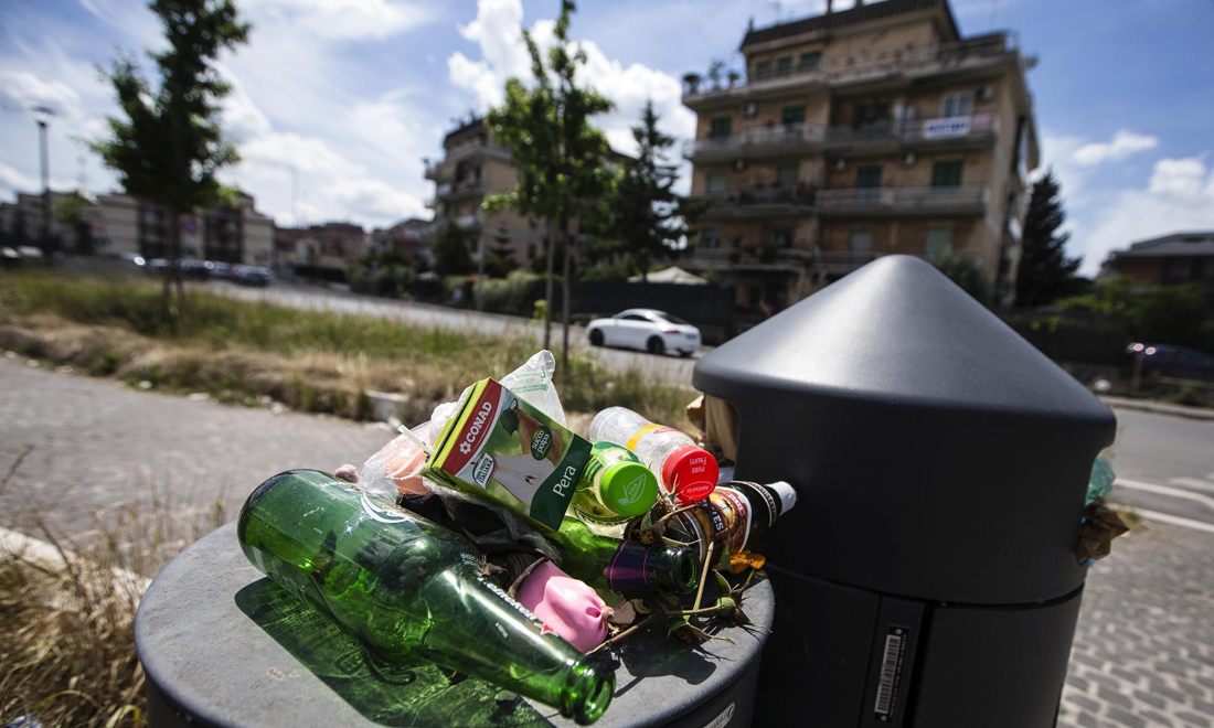 Roma, “rifiuti quasi ovunque” scrive il New York Times – Foto Roma, “rifiuti quasi ovunque” scrive il New York Times – Foto