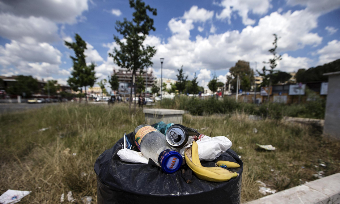Roma, “rifiuti quasi ovunque” scrive il New York Times – Foto Roma, “rifiuti quasi ovunque” scrive il New York Times – Foto