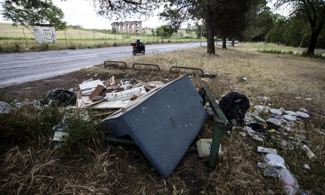 Roma, “rifiuti quasi ovunque” scrive il New York Times – Foto Roma, “rifiuti quasi ovunque” scrive il New York Times – Foto