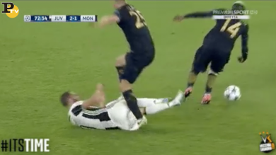 Juventus-Monaco: il fallo di Glik su Higuain | video