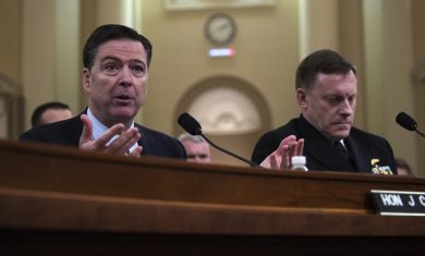 Perché Trump ha licenziato il capo dell’Fbi, James Comey