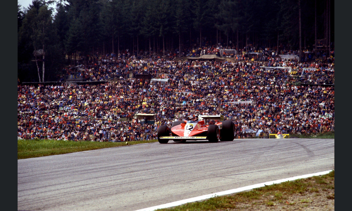 Gilles Villeneuve, 35 anni fa l’addio: foto in mostra a Milano Gilles Villeneuve, 35 anni fa l’addio: foto in mostra a Milano