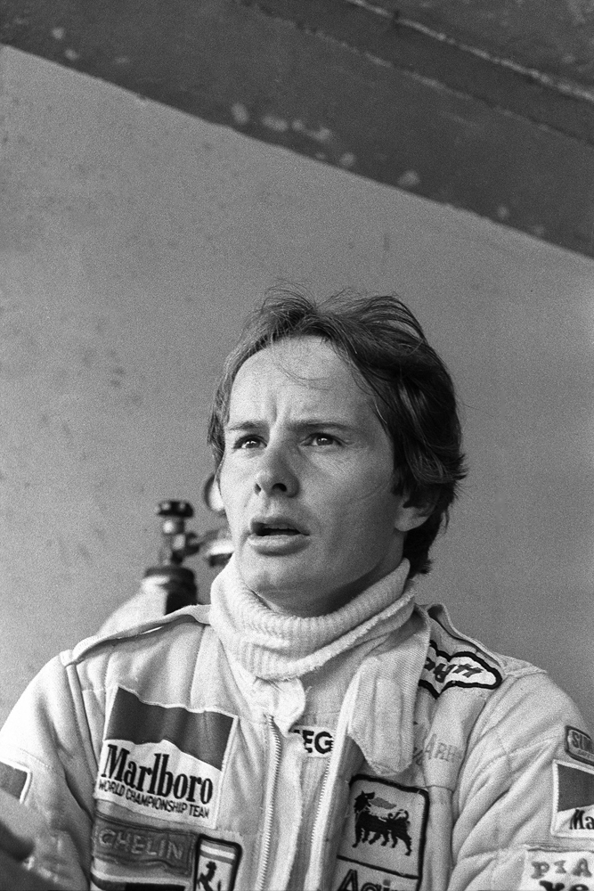 Gilles Villeneuve, 35 anni fa l’addio: foto in mostra a Milano Gilles Villeneuve, 35 anni fa l’addio: foto in mostra a Milano